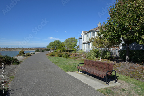 アメリカの計画住宅地：レッドウッド・ショアーズの街並み