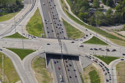 Fotografie Aerial view of a major interstate highway cloverleaf and overpass in Missouri