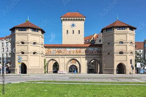 Obraz na płótnie Isartor - the one of the main gates of the medieval city wall of Munich, Germany. It was constructed in 1337. The gate is located close to the Isar and was named after the river. w salonie