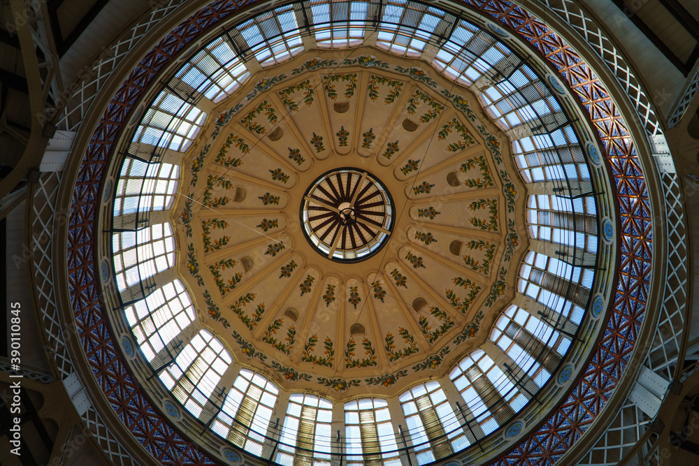 Obraz premium Valencia/Spain - 18.06.2019: Glass Dome with ornaments, patterns, fresco at the Central Market of Valencia. Indoor, ceiling.
