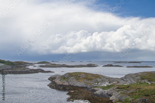 Norwegische Landschaft an der Atlantikstraße