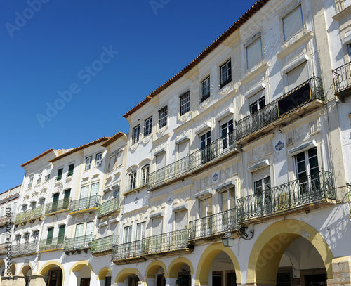 White buildings at Giraldo Square (Praça do Giraldo) in Évora, World Heritage City by Unesco, Portugal