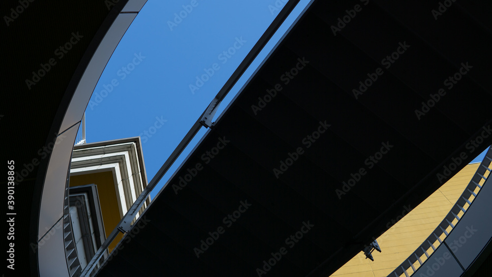 Fototapeta premium 階段越しの青空