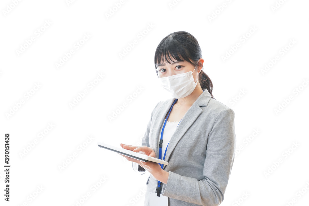 マスクをしてキーボードを持つ若いビジネスパーソン マスクをしてキーボードを持つ若いビジネスパーソン
