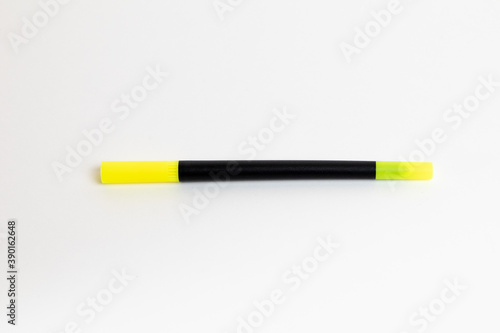 Yellow. Color marker with double brush tip. Ideal for adult and children's coloring books, manga, comics, calligraphy.