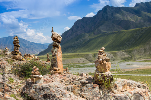 Bild auf Leinwand Stone pyramids on the background of the Altai mountains