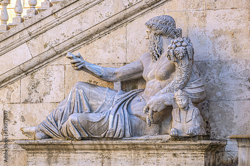 Fotografie Palazzo Senatorio (Senatorial Palace) in Square Campidoglio (Piazza del Campidoglio) on Capitoline Hill