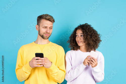 Fotografi Afro american woman and european man standing on blue background