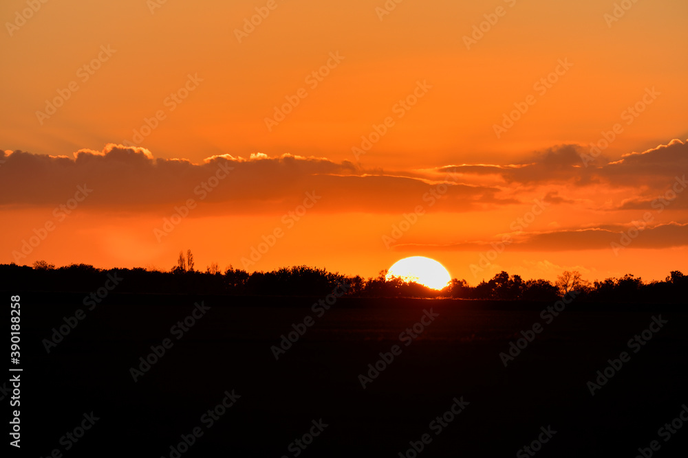 Coucher de soleil sur la route