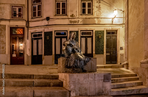 Estátua da Tricana de Coimbra, Coimbra à noite, Portugal