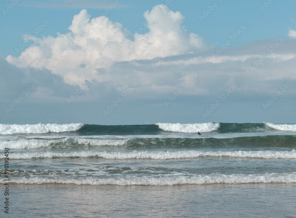 Schulterhohe Welle in Nordspanien Schulterhohe Welle in Nordspanien