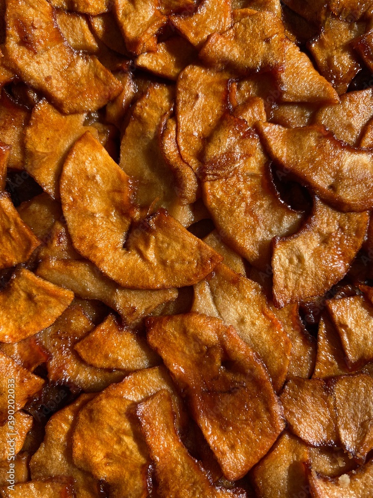 Baked apple slices in caramel