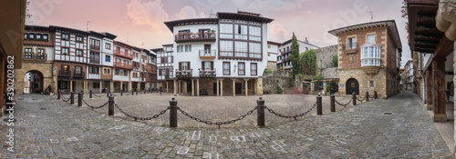 Calles del casco antiguo Hondarribia (Fuenterrabía) en el Pais Vasco. photo