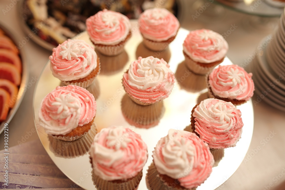 pink and white cupcakes pink and white cupcakes