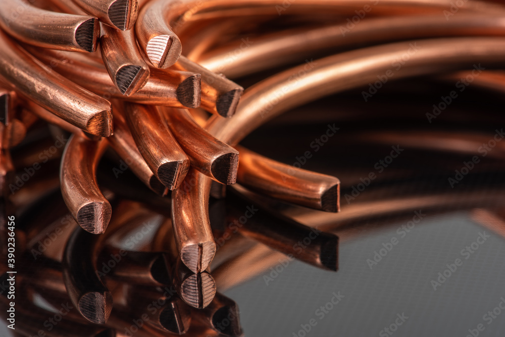 Cut copper wire closeup, component of metal and energy industry - obrazy, fototapety, plakaty 