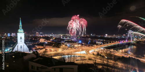 Obraz na płótnie New Year Celebration. Fireworks on Danube River in Bratislava, Slovakia. w salonie