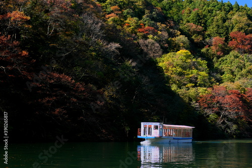 広島県帝釈峡　神竜湖の紅葉
