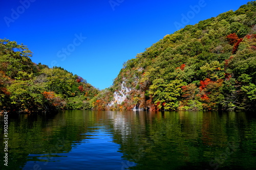 広島県帝釈峡 神竜湖の紅葉 