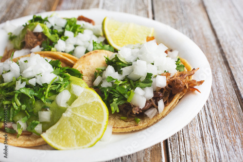 A closeup view of a plate of several street tacos.