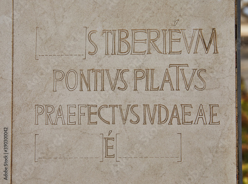 An inscription on a plate near a stone monument with the mention of Pontius Pila Fototapet