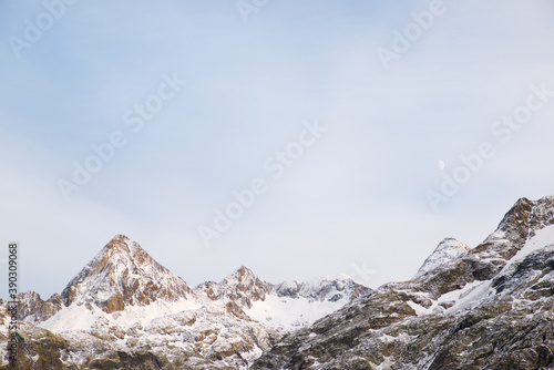Peaks in the Pyrenees © WINDCOLORS