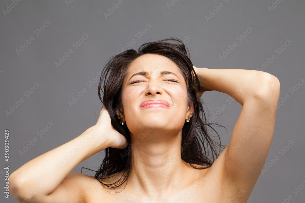 Fototapeta premium 悩む女性