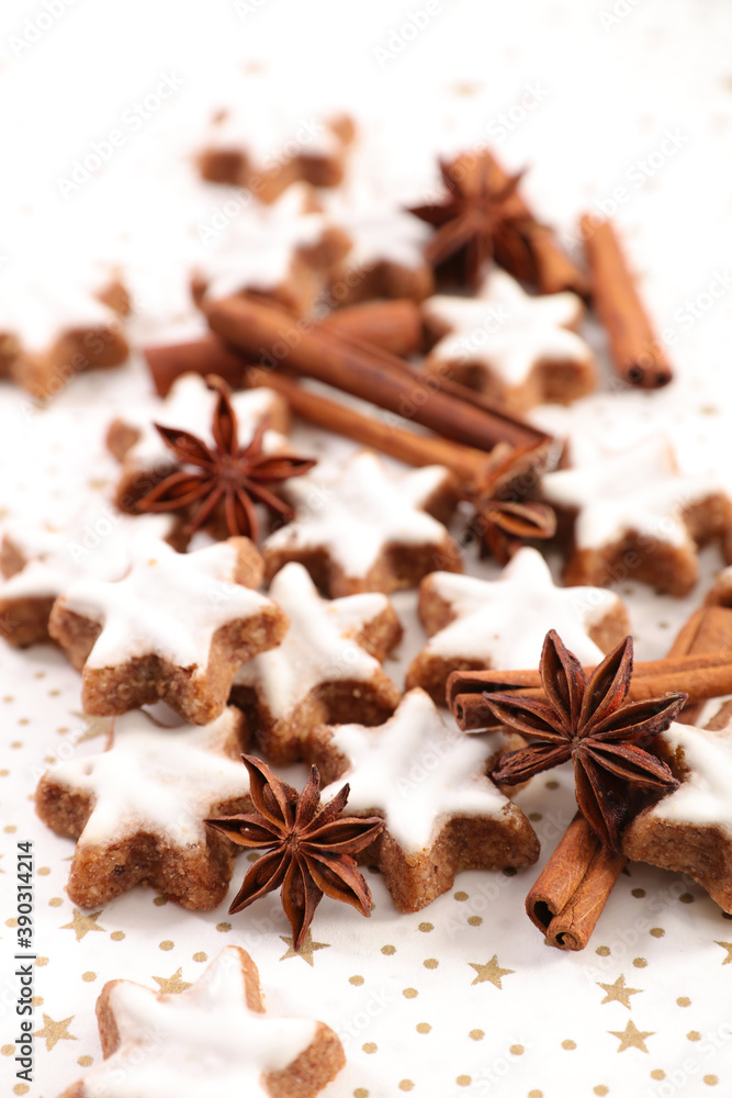 Fototapeta premium gingerbread cookies and spices- festive confectionery