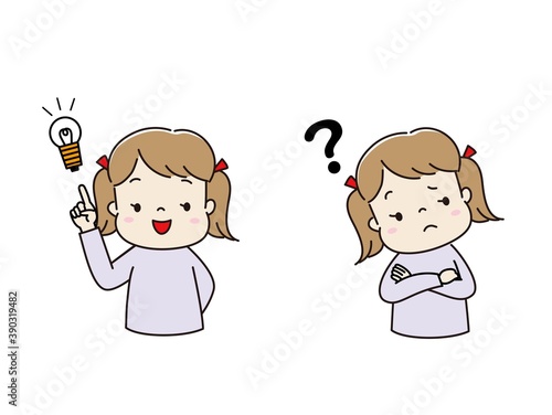 考え込んでいる子と、ひらめいて笑顔の子