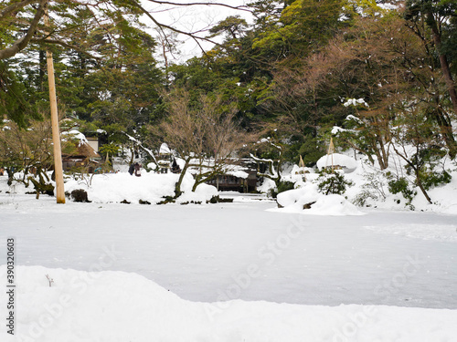 The atmosphere in the park during winter is snowing in Japan.