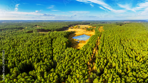 Fototapeta Naklejka Na Ścianę i Meble -  Mazury-kraina lasów i jezior w północno-wschodniej Polsce