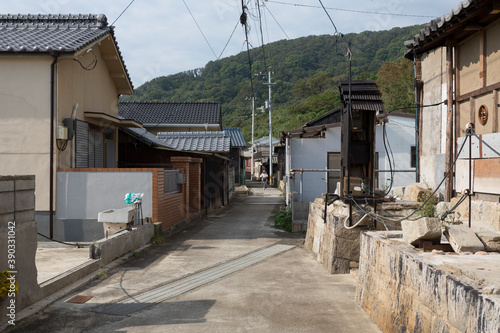 佐柳島の家並みと路地 © Paylessimages