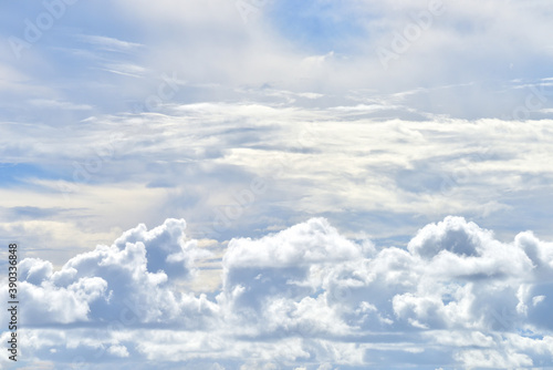 Fototapeta Naklejka Na Ścianę i Meble -  空に広がる白い雲