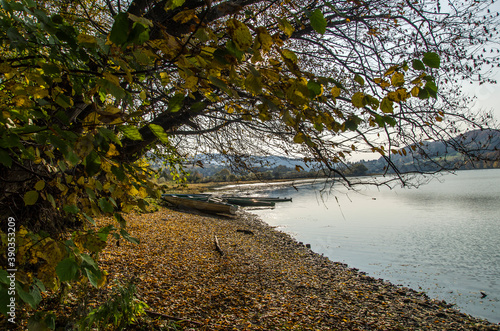 Fototapeta Naklejka Na Ścianę i Meble -  Zalew w Myczkowcach jesienią - Bieszczady