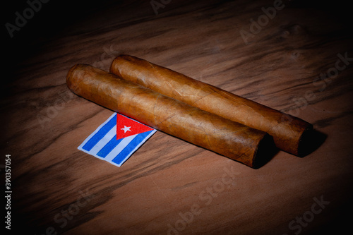 Photography Luxury Cuban cigars and match bow on the wooden table