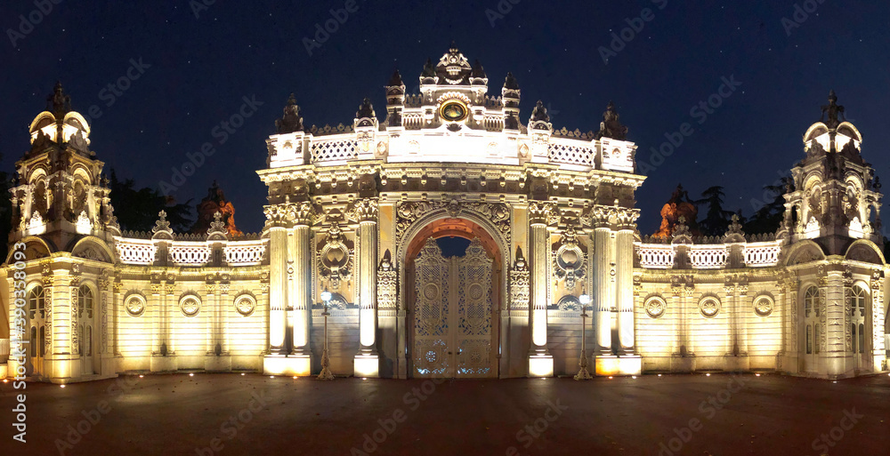 Fototapeta premium Dolmabahce Palace, Istanbul, 2020