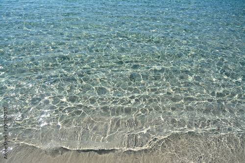 Fototapeta Naklejka Na Ścianę i Meble -  The crystalline waters of the Mediterranean sea in Sicily with intense turquoise and blue reflections for a healthy bath in the aromas of saltiness.