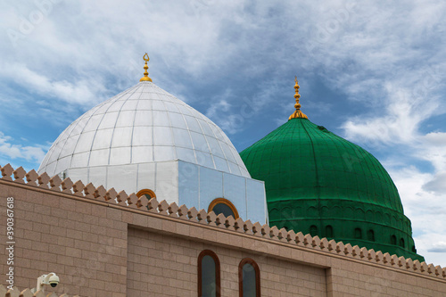 Obraz na plátně Medina / Saudi Arabia - 11 May 2017:  Green Dome Close up -  Prophet Mohammed Mo