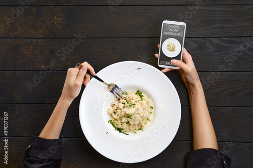 Obraz na plátně Using mobile application to recognize meal, find recipe and to know calorie