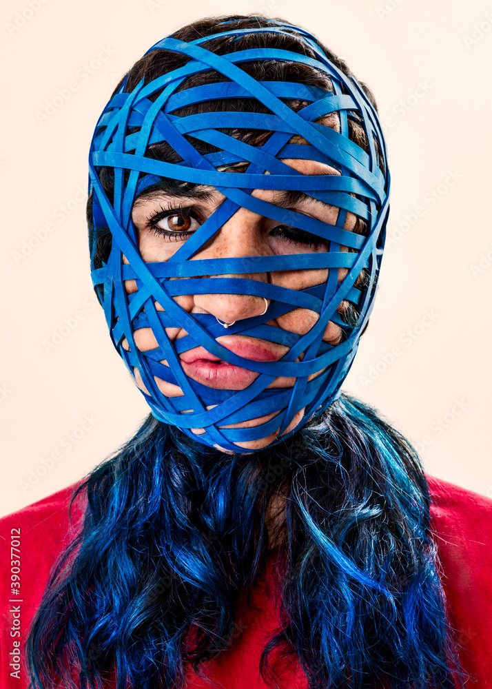 forzata , costretta, elasticizzata , elastici, faccia, donna forzata , costretta, elasticizzata , elastici, faccia, donna