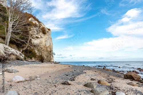 Gigantische Kreidefelsen direkt an der Ostseeküste von Dänemark photo