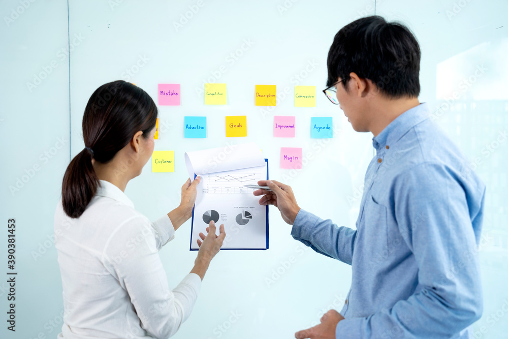 Businessmen and woman are standing He giving advice Businessmen and woman are standing He giving advice