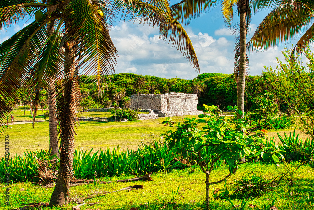 Obraz premium Tulum was a walled city of Mayan culture located in the state of Quintana Roo, in southeastern Mexico