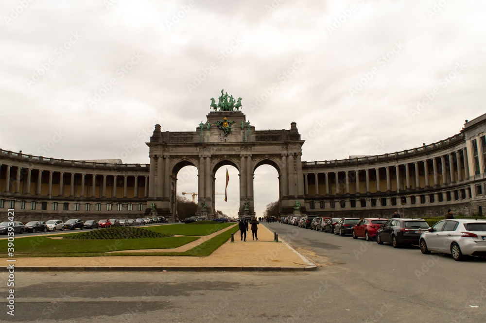 Obraz premium Triumphal arch in Park of the Fiftieth Anniversary in Brussels on January 3, 2019.