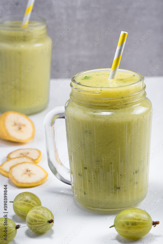 Banana and gooseberry smoothie Banana and gooseberry smoothie