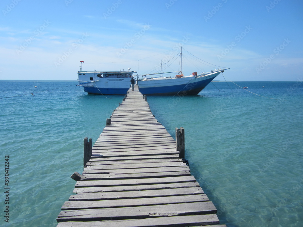 Fototapeta premium When the ship is docked to carry passengers