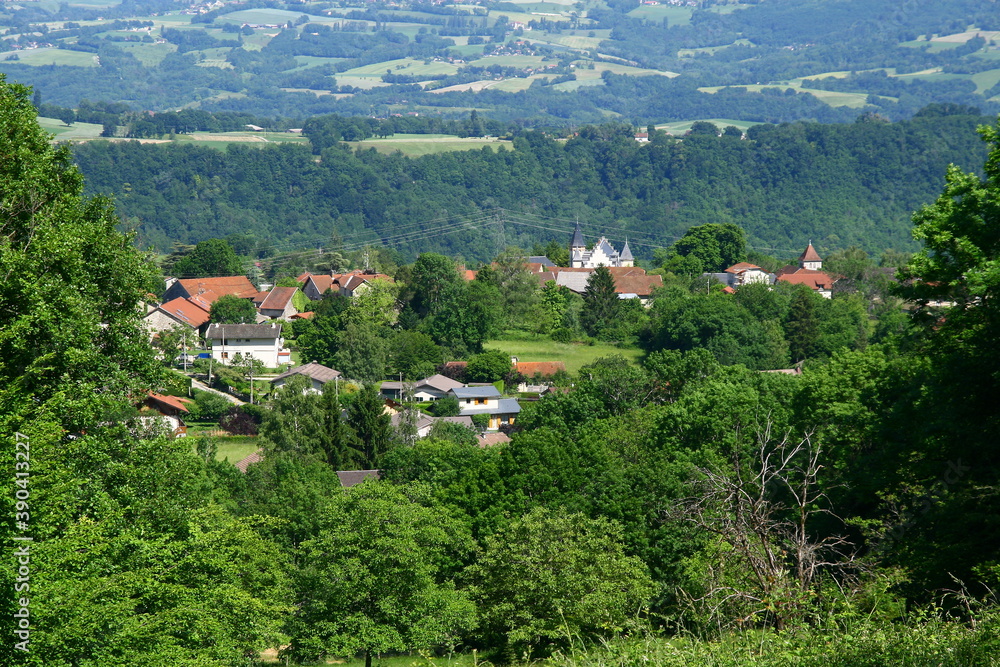 Le village de Chanay dans l'Ain en région Rhône-Alpes e France