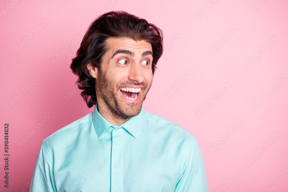Photo of young arabian man surprised shocked news gossip open mouth look empty space isolated over pink color background Photo of young arabian man surprised shocked news gossip open mouth look empty space isolated over pink color background