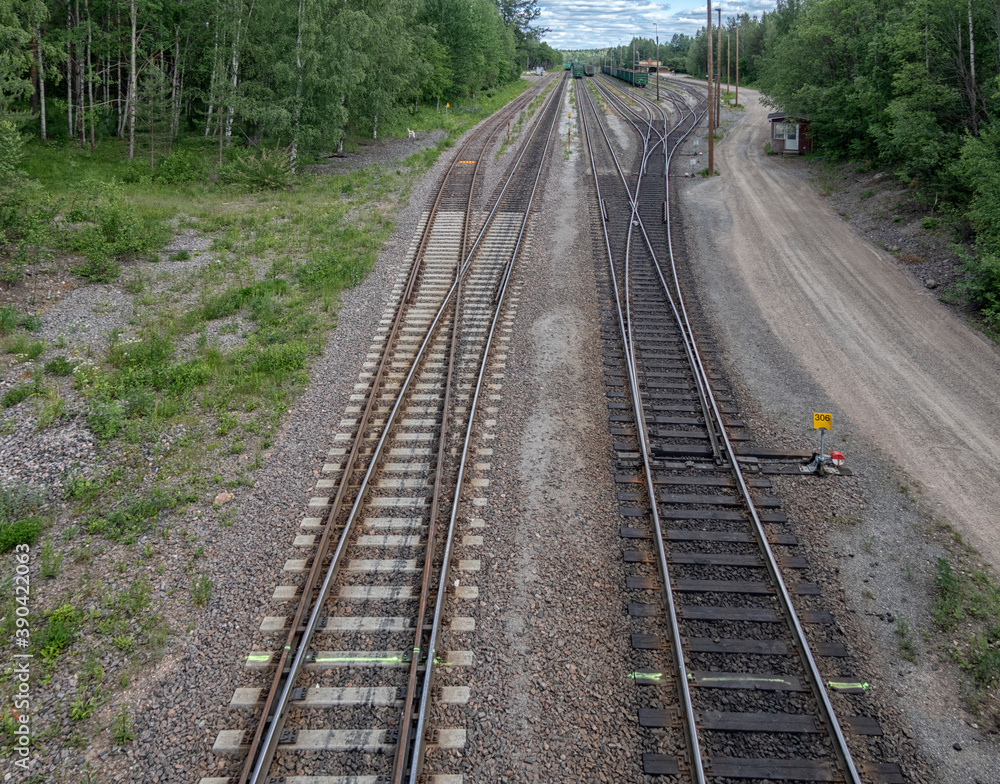 Obraz premium railroad point: to one railway line is moving to two tracks