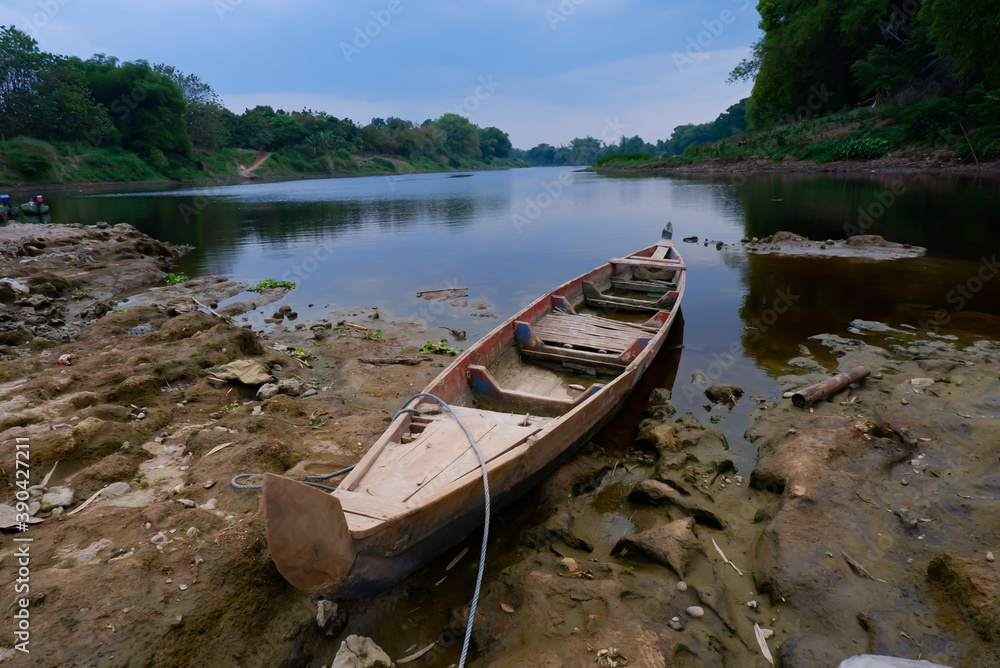 Obraz premium canoe on lake