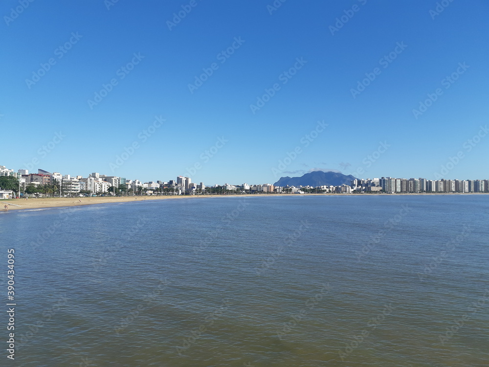 Praia de Camburi. Vista do Pier de Iemanjá